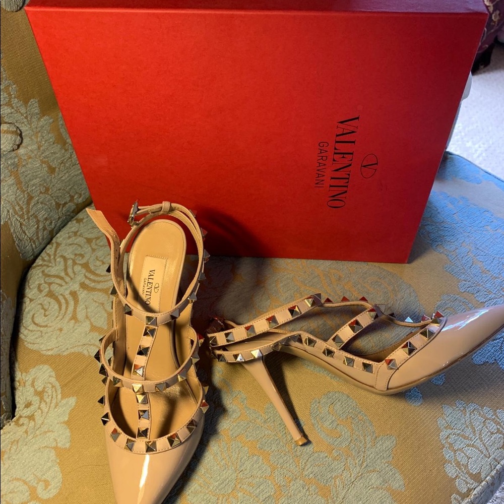 Nude Valentino rockstud heels authentic
